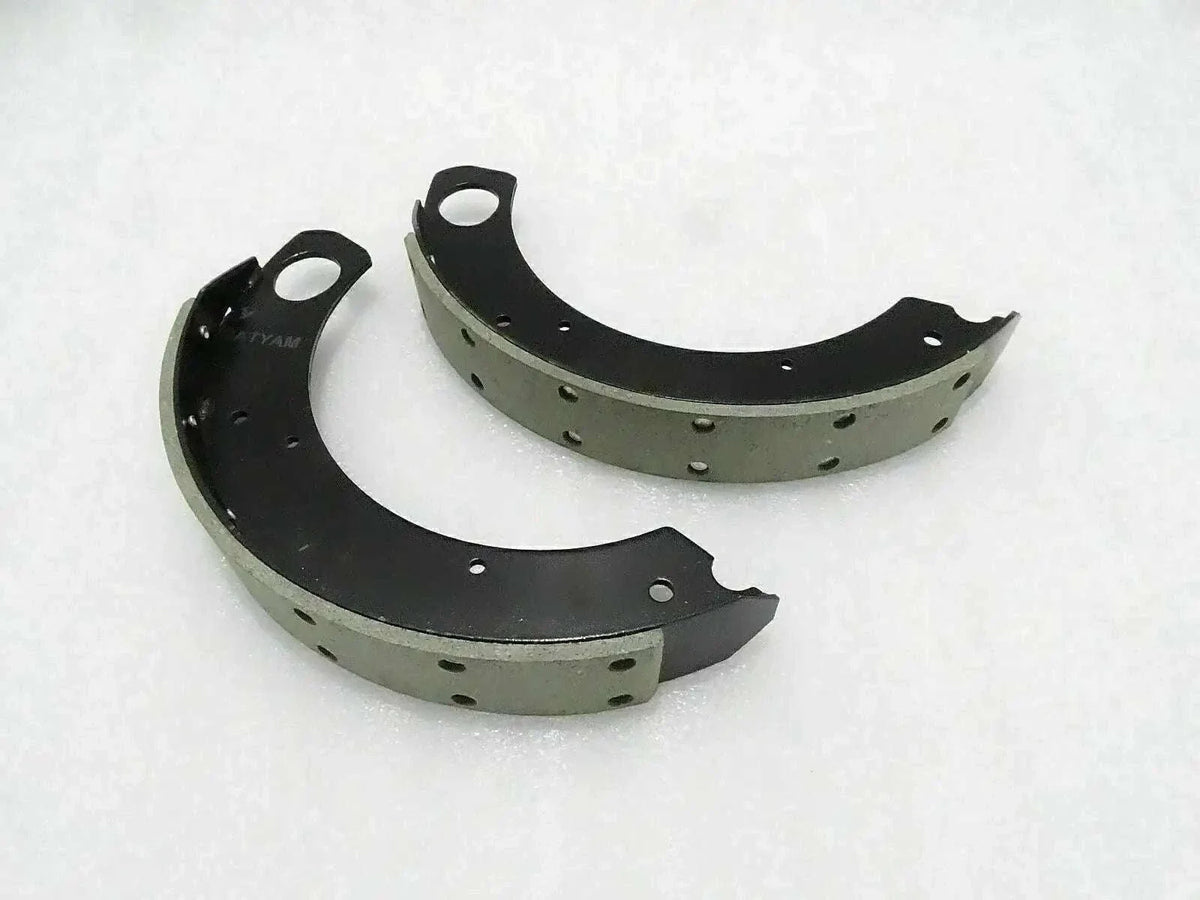 Massey Ferguson brake shoe set for tractor models 35, 35x, 135, 240